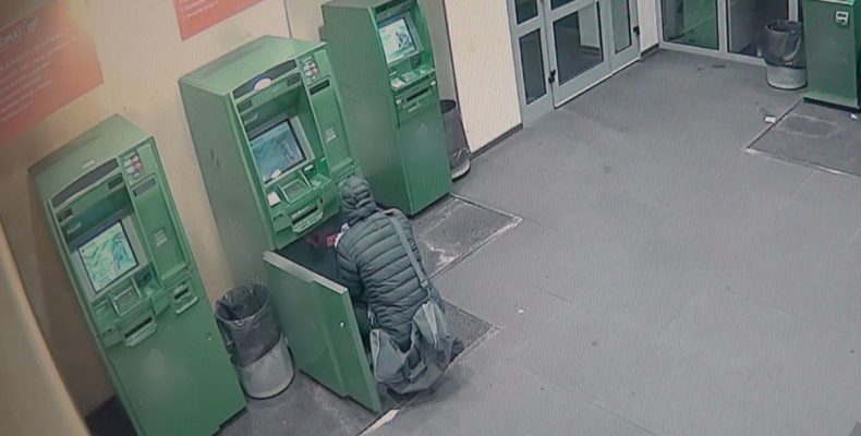 В Северном Бутово из банкомата украли почти 3 млн рублей