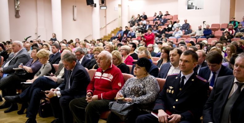 На встрече главы управы Регины Захаровой с жителями района говорилось о долгах бутовчан за ЖКУ