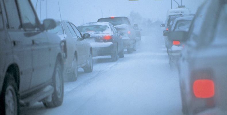 В Северном Бутово из-за скользкой дороги остановились автобусы