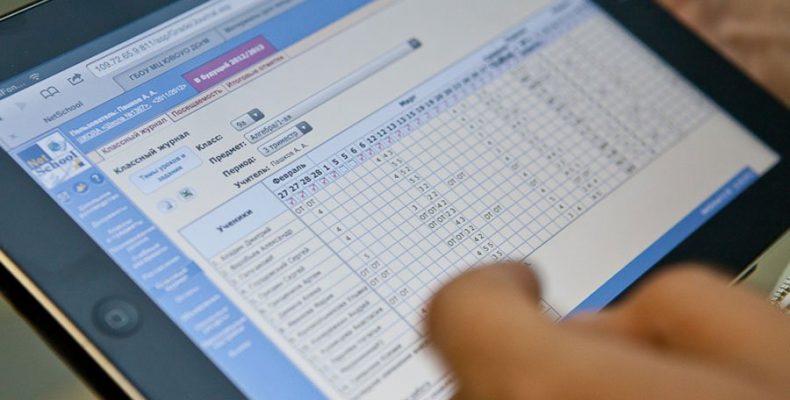 Как дистанционно подключить представителей ребенка к информированию на портале mos.ru
