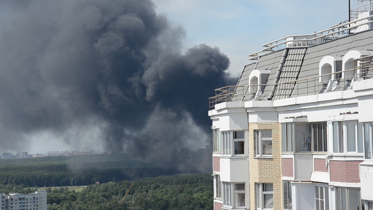 Пожар в южном бутово сейчас. Пожар в Южном Бутово. Пожар в Северном Бутово. Пожар в Северном Бутово сейчас. Пожар сегодняшний в Бутово.