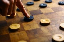 Наш спортсмен-ветеран Лев Бабаев сыграл вничью в шашки с вице-чемпионом Европы
