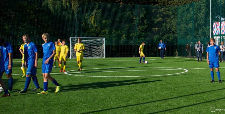 Соответствующее требованиям ФИФА футбольное поле появилось в Северном Бутово