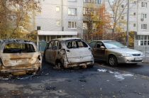 Сегодня ночью 19 октября 2018 в Северном Бутово сгорели две машины