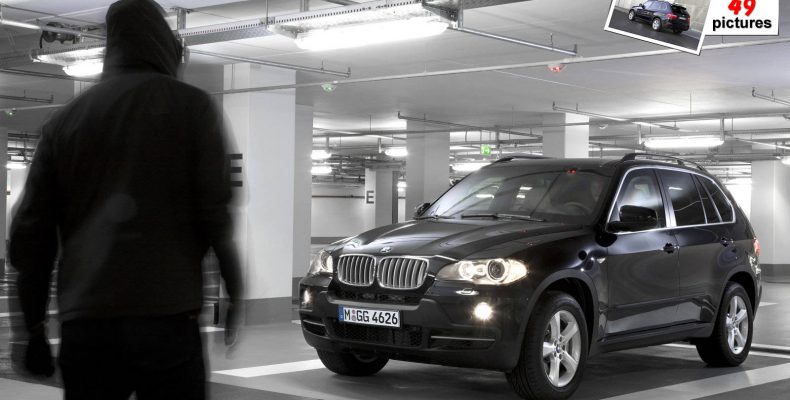 В Северном Бутово шестеро неизвестных отобрали у москвича BMW X5