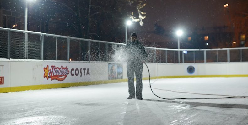 В ЮЗАО катки начали свою работу