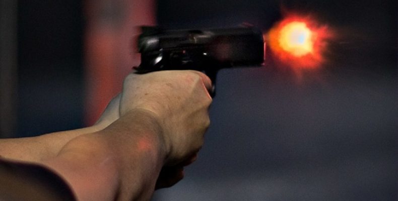 Полиция задержала москвича, открывшего стрельбу по пассажирам автомобиля на АЗС