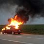 Неизвестный герой-водитель смог потушить огонь на трассе, идущей через Северное Бутово