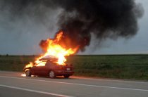 Неизвестный герой-водитель смог потушить огонь на трассе, идущей через Северное Бутово
